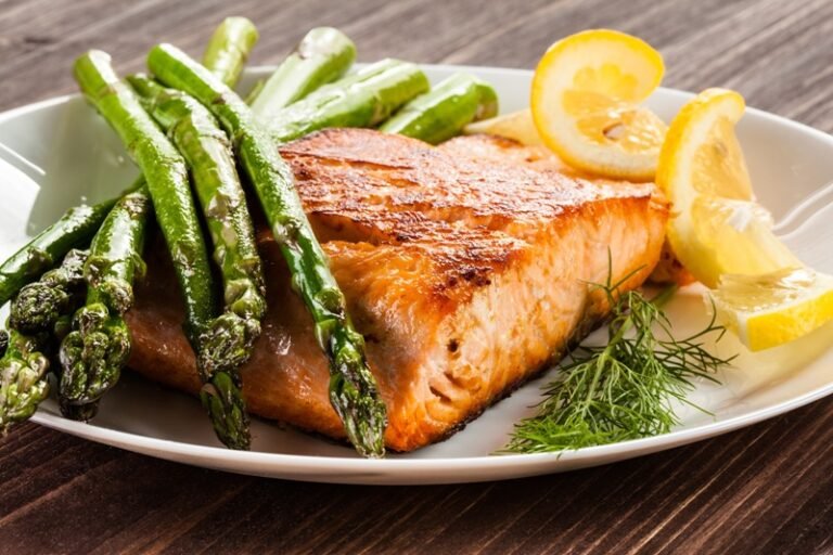 salmão com aspargos