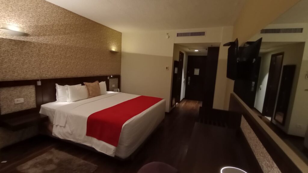 foto do quarto do Quality Hotel Curitiba