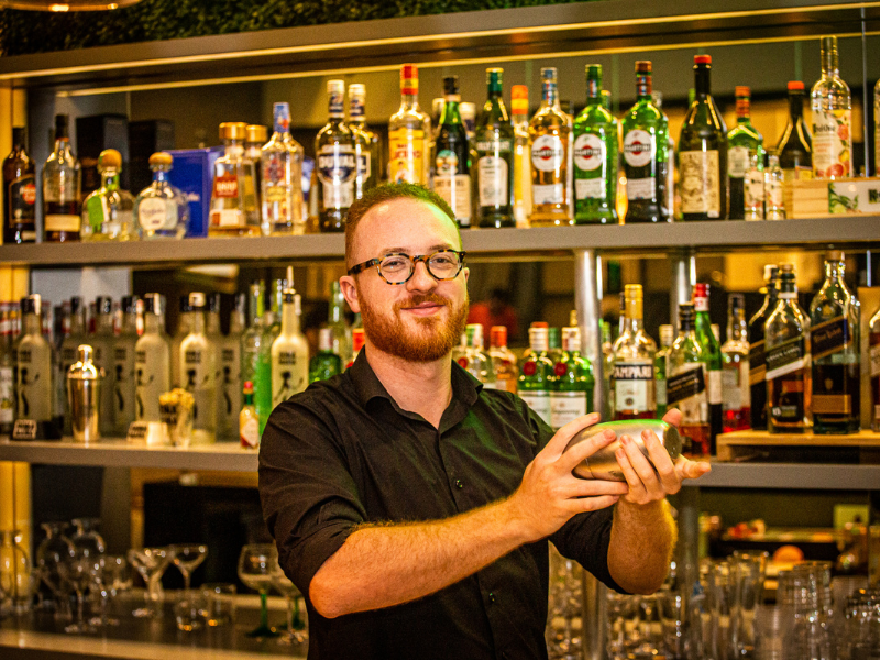 Five Lounge com drinks de Ariel Todeschini