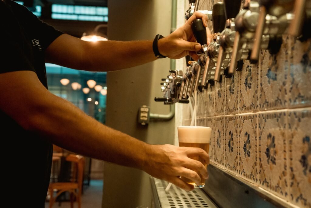 7 bares pelo Brasil pra tomar cerveja direto da fábrica