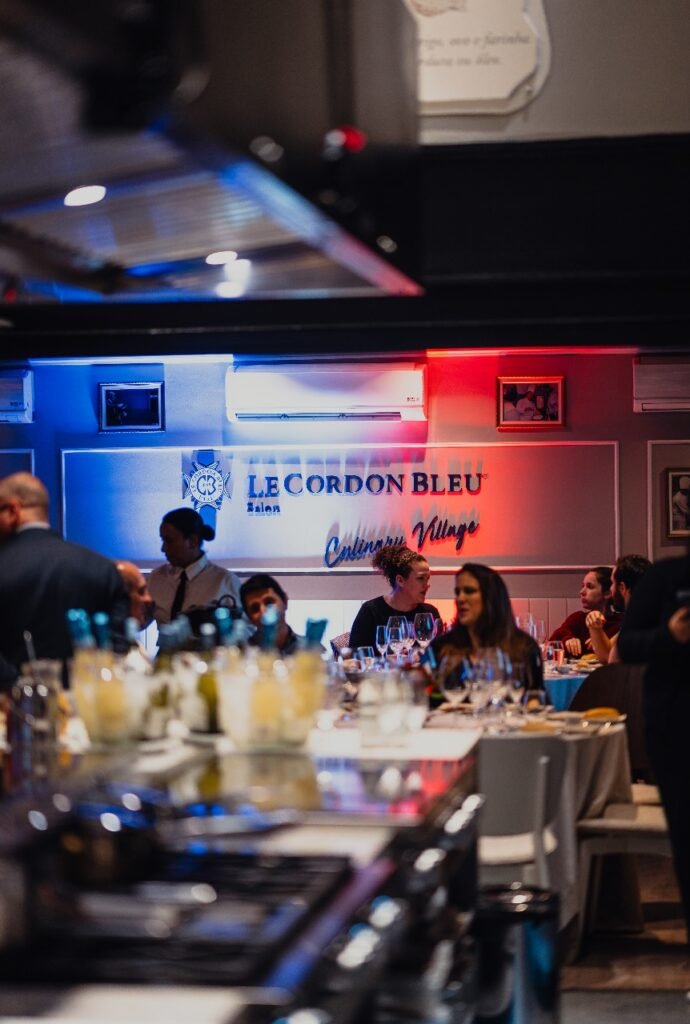 Le Cordon Bleu homenageia Julia Child com jantar exclusivo em São Paulo