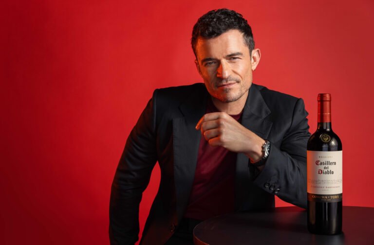 Casillero del Diablo aposta em Orlando Bloom para celebrar seus 60 anos