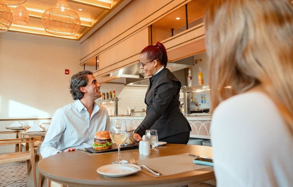 É nesse movimento que Santo Domingo ganha destaque. Capital da República Dominicana, a cidade combina uma agenda cultural cada vez mais movimentada com uma cena gastronômica em evolução, bairros de diferentes personalidades e uma oferta de entretenimento que convida o visitante a prolongar a estadia.